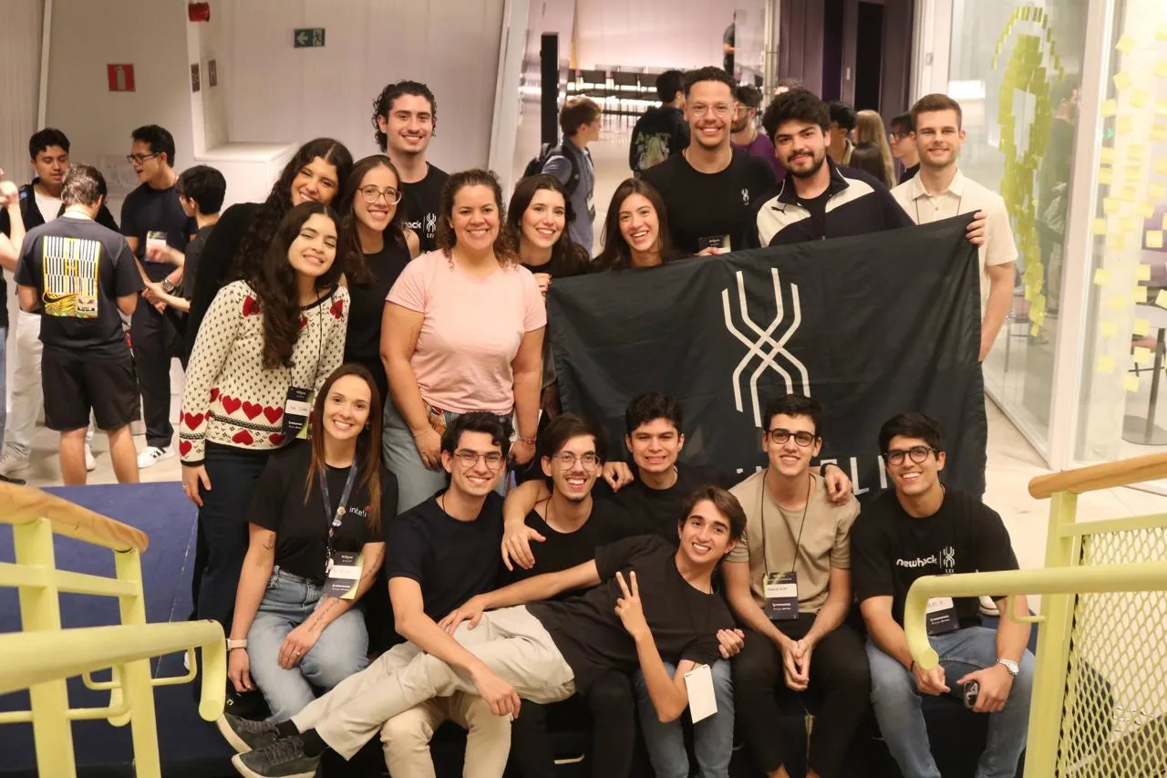 Participantes em um encontro da comunidade Teia